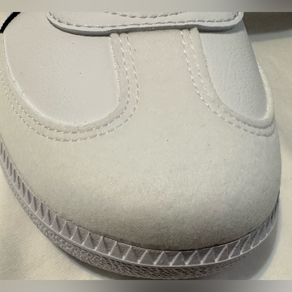 Adidas Men’s Samba Disney x Mickey Mouse White Shoes GY1889. - Picture 6 of 10